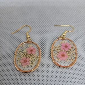 Best Wishes Resin Flower Dangle Earrings w/Goldtone edging